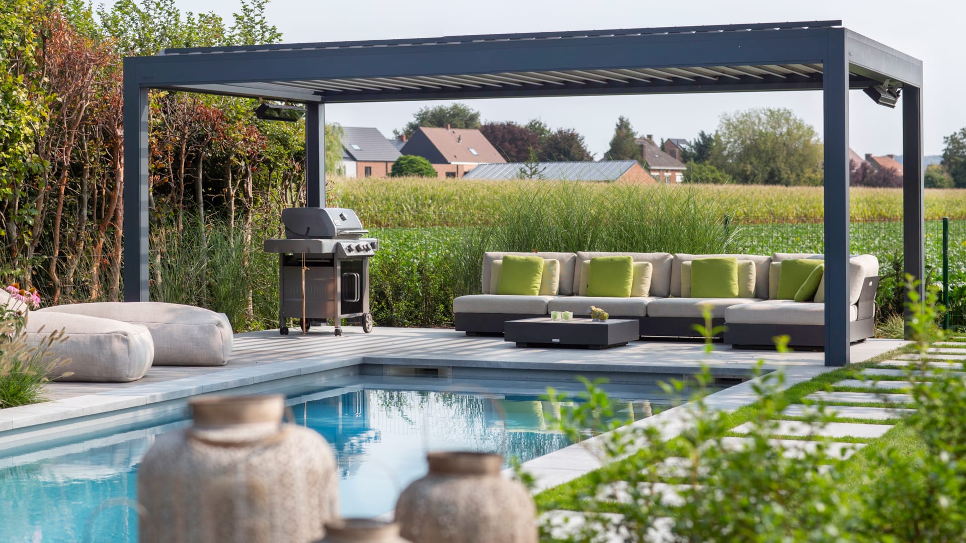 Terassenüberdachung mit <br>verstellbaren Lamellen <br><em>Outdoor-Komfort für Ihren Garten</em>